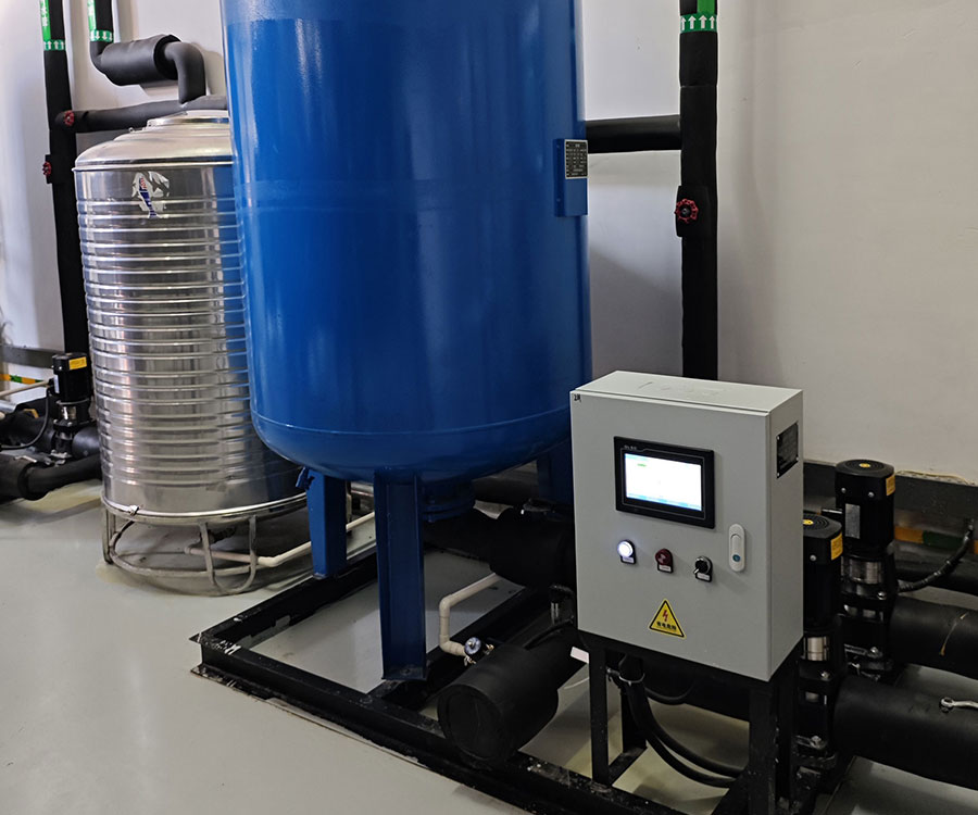 Puesta en servicio de un dispositivo de suministro de agua a presión constante en una fábrica de alimentos