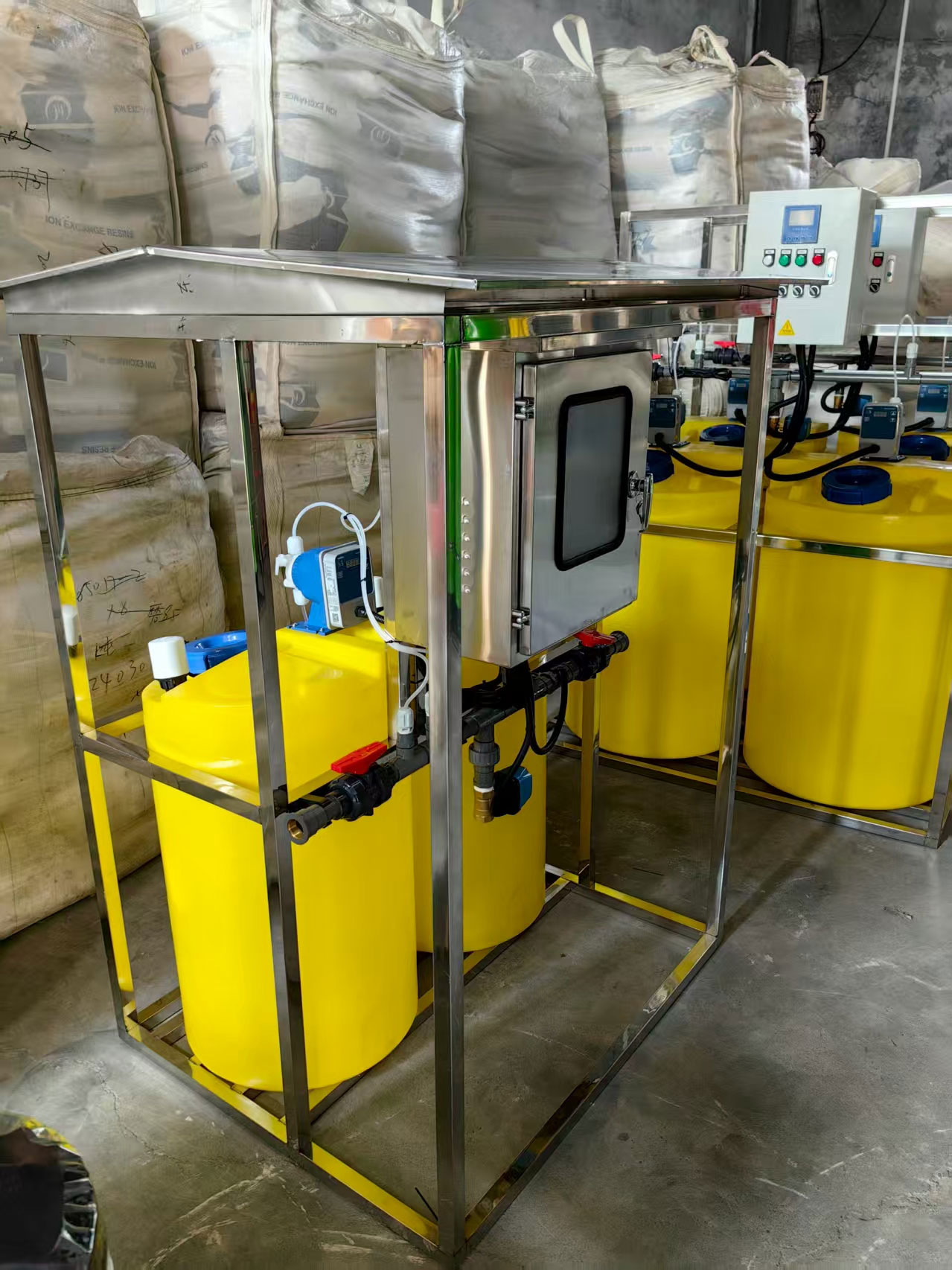 31.Dispositivo-de-dosificaci&oacute;n-totalmente-autom&aacute;tico-para-exteriores---una-base-de-producci&oacute;n-de-una-nueva-f&aacute;brica-de-energ&iacute;a-en-Yibin, Sichuan.
