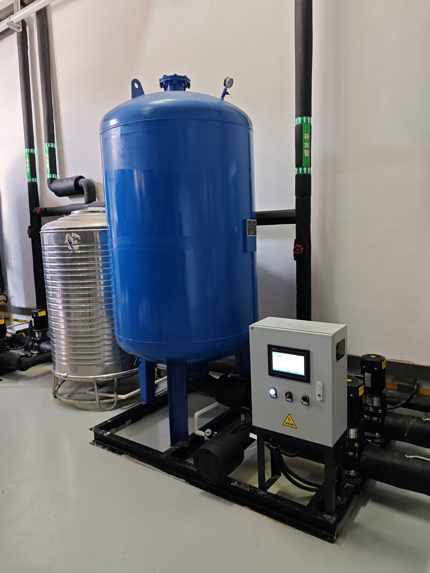 4. Puesta en servicio del dispositivo de suministro de agua a presi&oacute;n constante en el sitio de la f&aacute;brica de alimentos